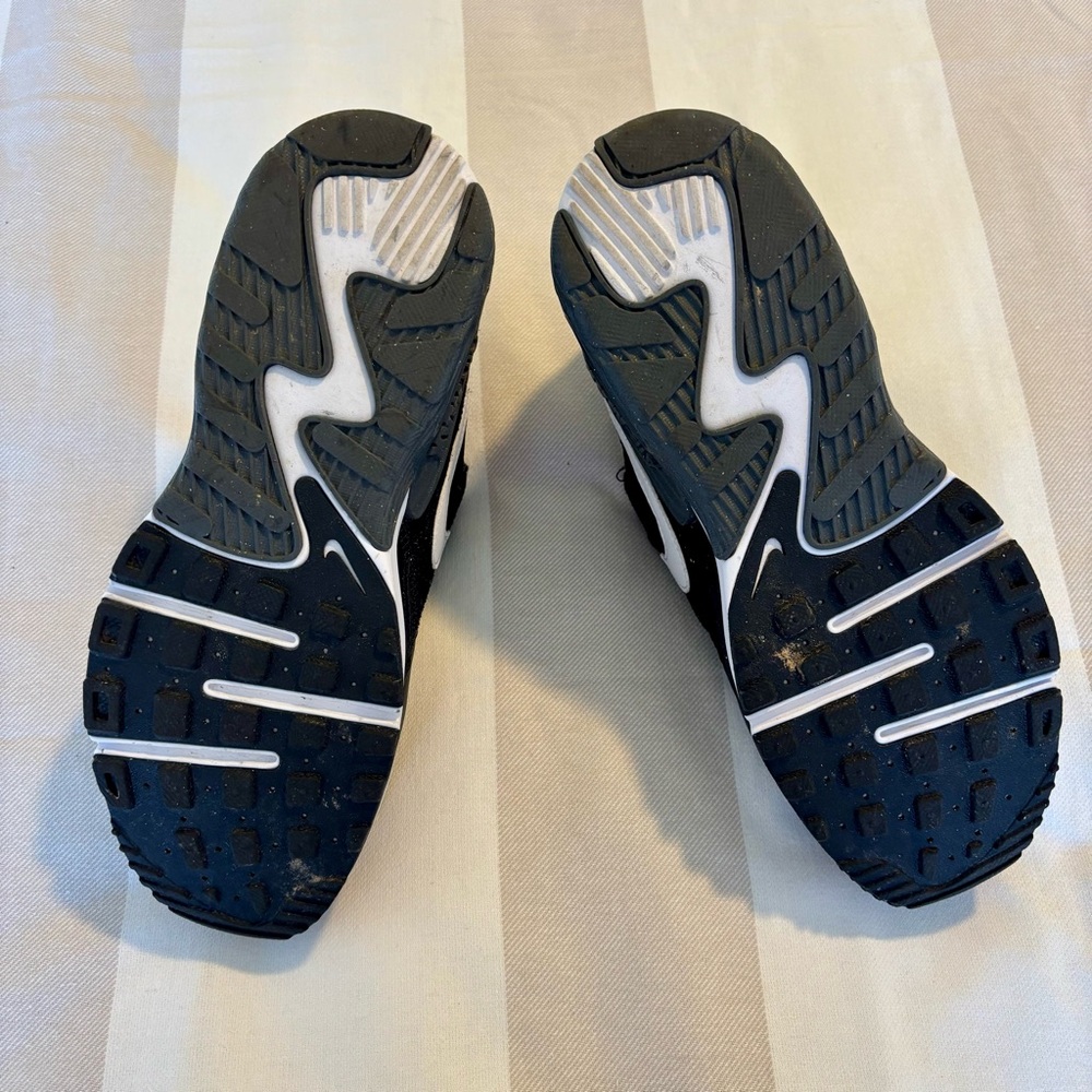 Women’s Nike Air Max Sneakers - Picture 4 of 5